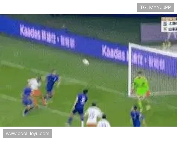 反弹手球判罚如何界定？裁判视角下的争议点解析