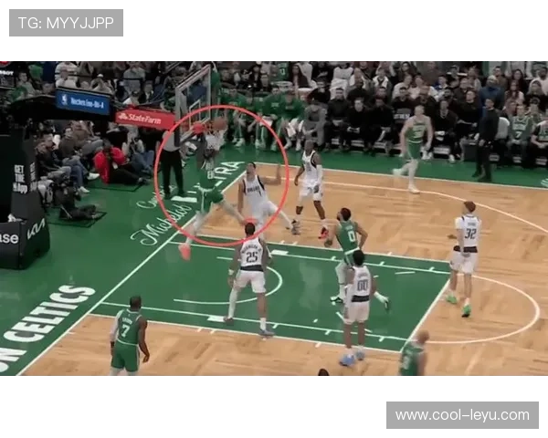 哈登挡拆对位塔图姆拉开空间胜于单打