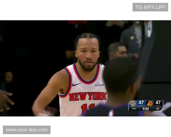 罗宾逊挡拆为布伦森制造错位，较无他时篮下效率飙升