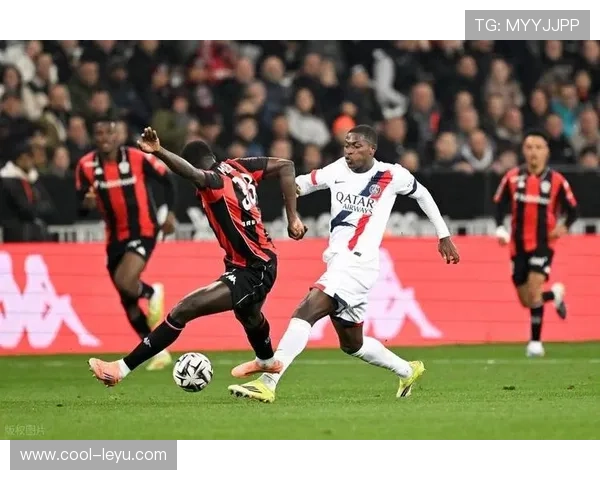 巴黎圣日耳曼法甲强势领跑，欧冠表现波动是否制约争冠前景